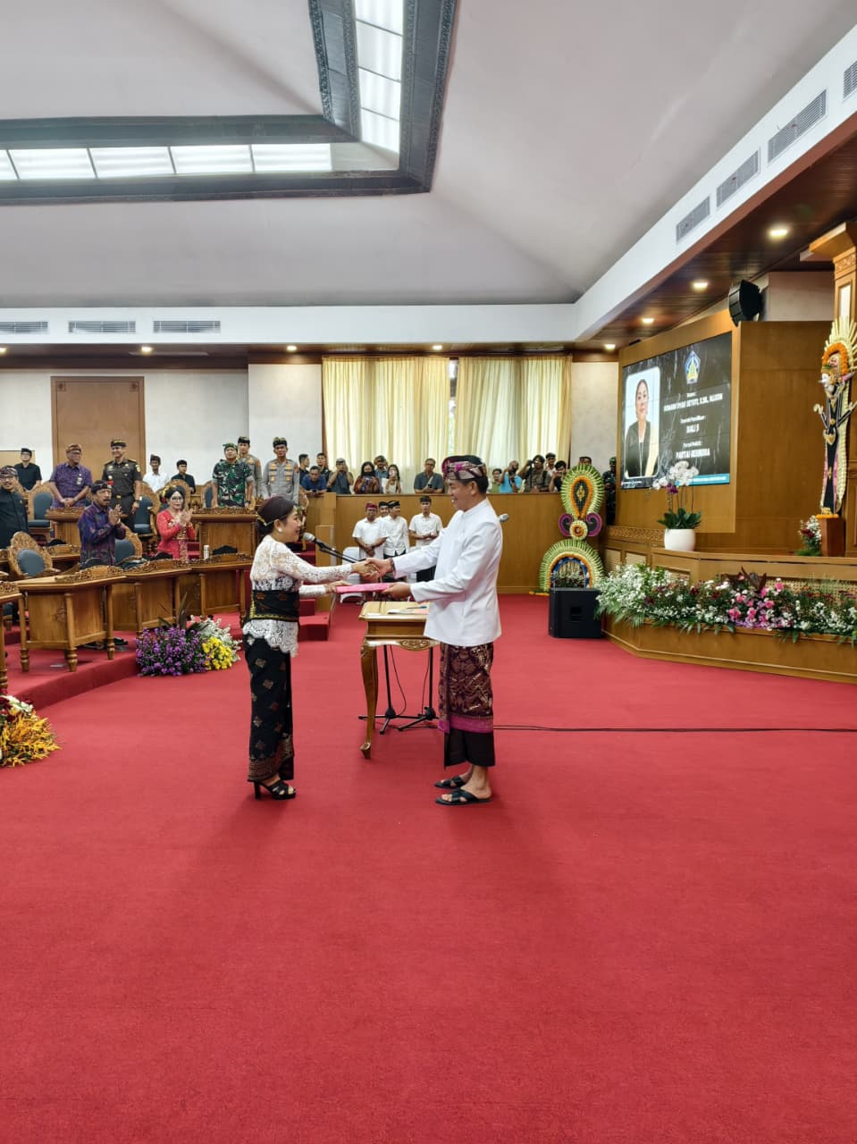 Rapat Paripurna ke -27 dilaksanakan di Ruang Sidang Utama kantor DPRD Provinsi Bali dengan Agenda Pengucapan Sumpah / Janji Peresmian Pengangkatan Pergantian Antar Waktu Anggota DPRD Provinsi Bali